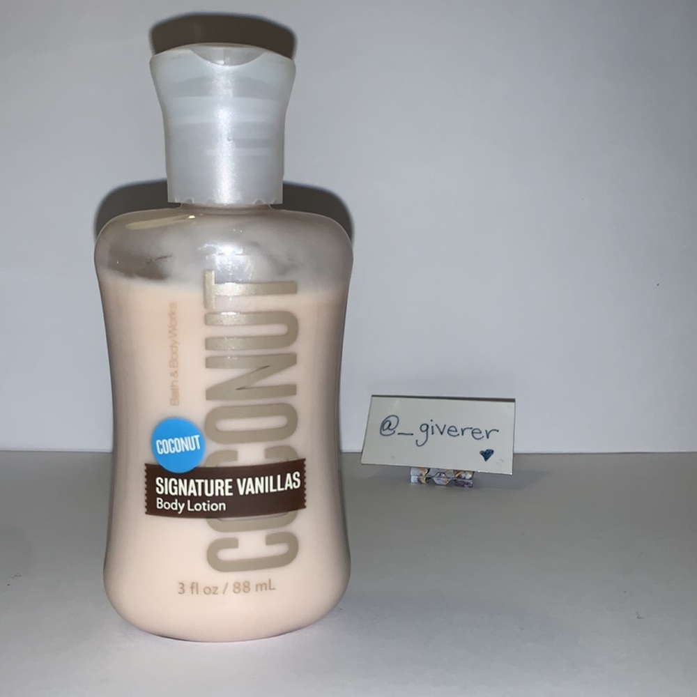 Bath & Body Works  Summer Coconut Vanilla 🥥